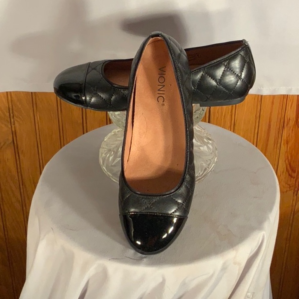 Vionic Women Black Leather Loafer Quilted Desiree
Never Worn
